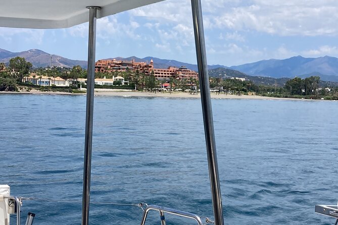 Dolphin trips on a catamaran - Timing, weather, and cancellation details