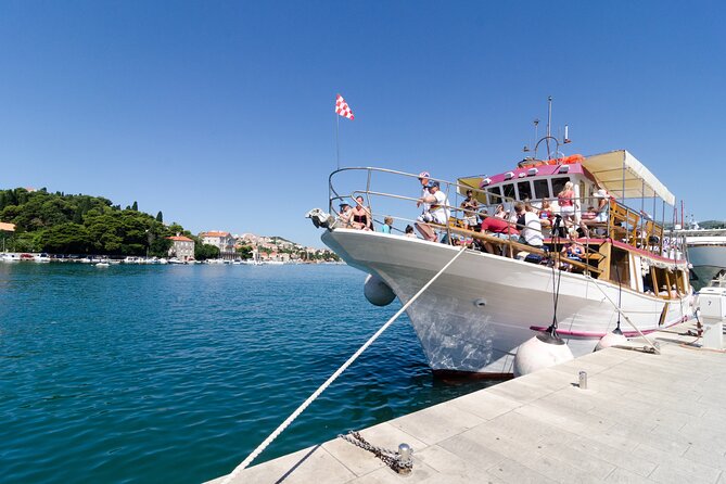 Dubrovnik: 3 Islands Boat Tour with Lunch & drinks(FR, ES, EN) - Lunch, drinks, and life aboard TRITON