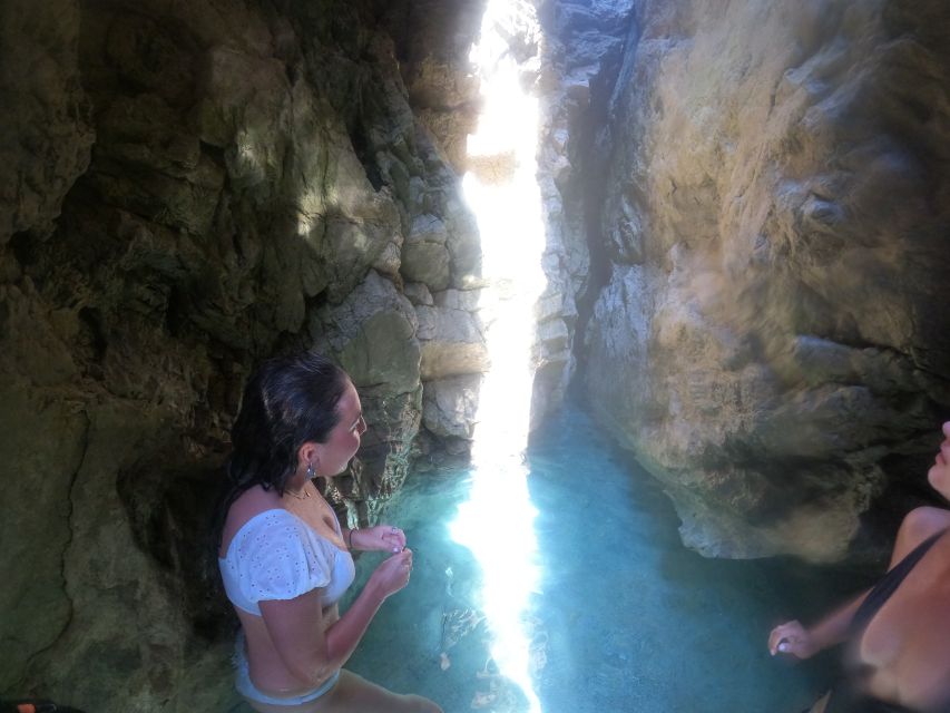 Dubrovnik: Blue & Green Caves Private Boat Tour with Drinks - Choosing the best time and preparing well