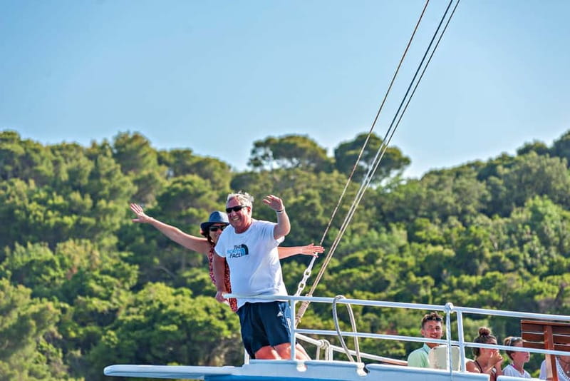 Dubrovnik: Elaphite Islands Cruise with Drinks/Lunch Options - Lunch at sea and what the open bar really includes