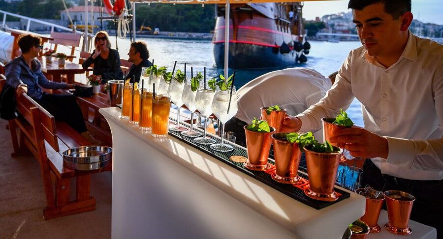 Dubrovnik: Panoramic Sunset Cocktail Cruise Around Old Town - Cocktails at the illuminated bar