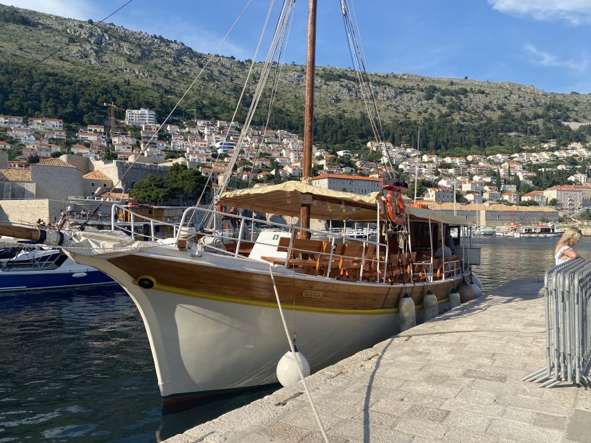 Dubrovnik: Panoramic Sunset Cocktail Cruise Around Old Town - Bruschetta, canapés, fruit, and ice cream