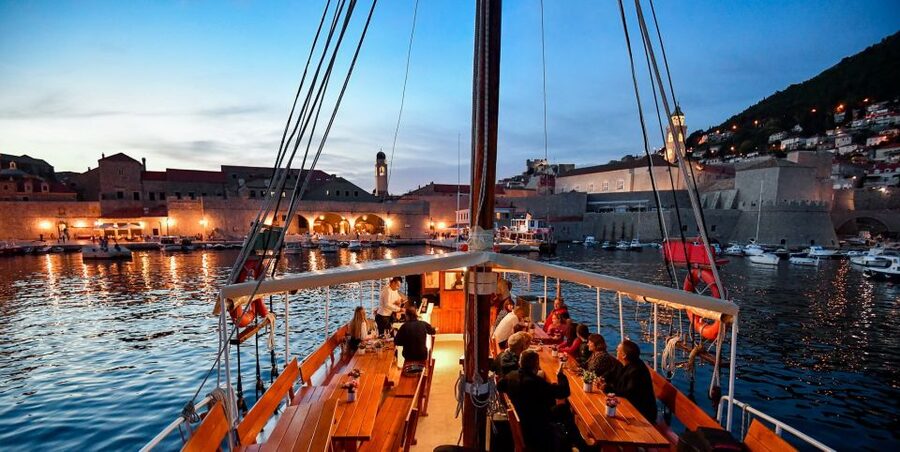 Dubrovnik: Panoramic Sunset Cocktail Cruise Around Old Town - Boarding Slavija in the Old Port