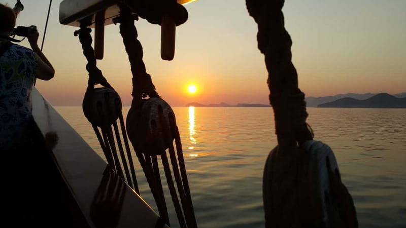 Dubrovnik: Panoramic Sunset Cruise-Karaka Ship (Adult Only) - Key points to know before booking