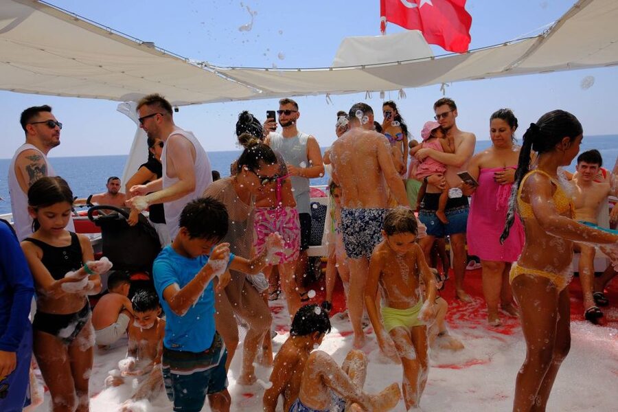 From Alanya: Boat Tour with Unlimited Soft Drinks and Lunch - Devil’s Cave, music, and the foam party