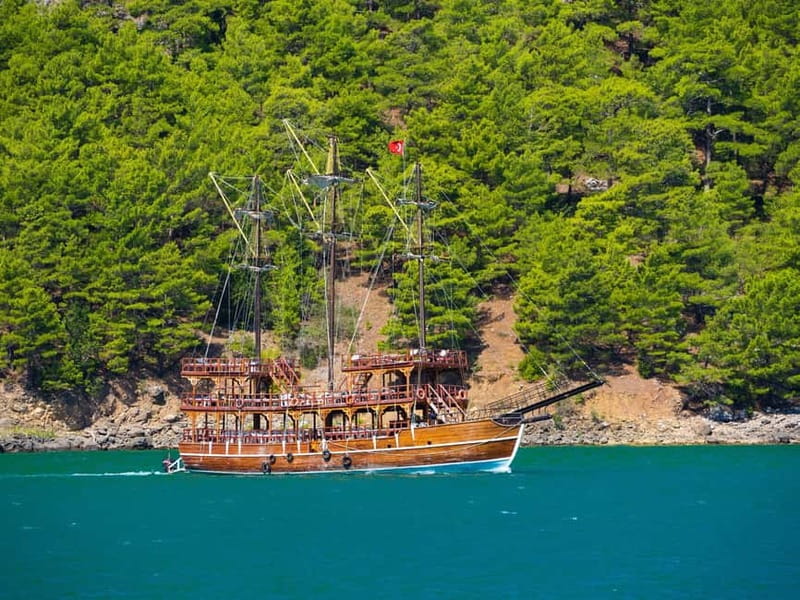 From Alanya: Green Canyon Boat Trip with Lunch - Swimming in the emerald water