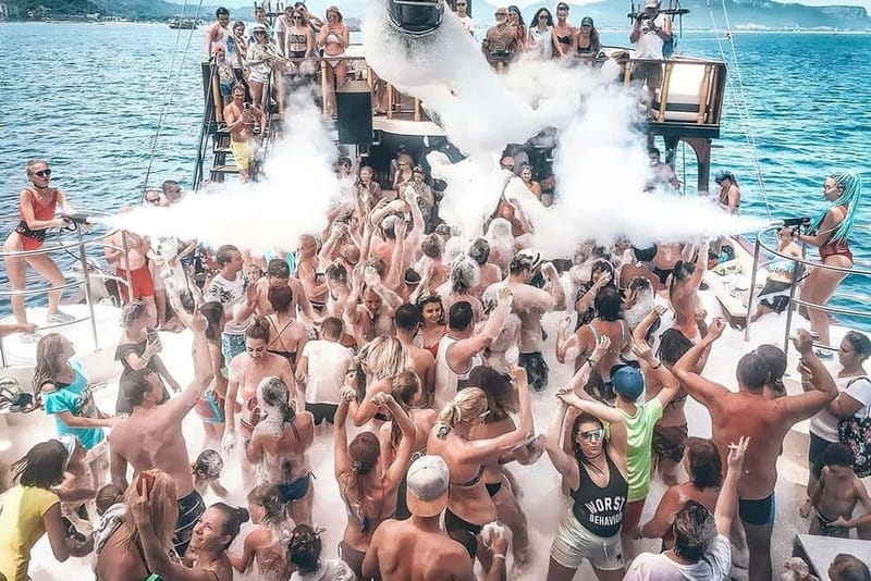 From Antalya/Kemer: All-Inclusive Party Boat with Lunch - Key points at a glance