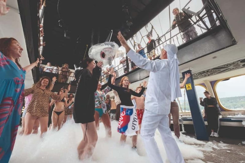 From Antalya/Kemer: All-Inclusive Party Boat with Lunch - Paradise Bay: the best stop for swimming