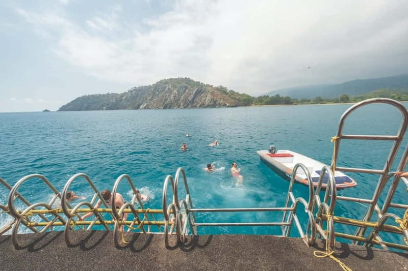 From Antalya/Kemer: All-Inclusive Party Boat with Lunch - Transfers from Antalya and Kemer