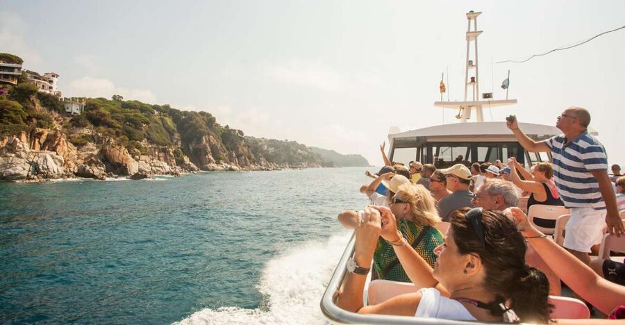From Barcelona: Costa Brava Day Tour with Boat Trip - Lloret de Mar in a 90-minute first stop