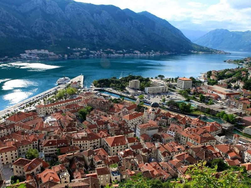 From Dubrovnik: Montenegro Day Trip with Boat Cruise - Pickup in Dubrovnik and the long ride south