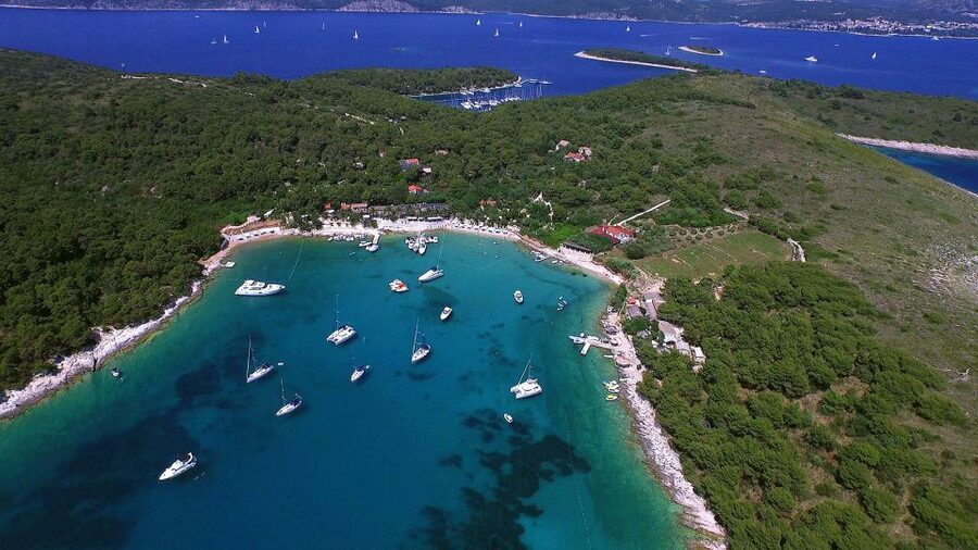 From Omis: Blue Cave & 5 Island Speedboat Tour - Two hours in Hvar old town