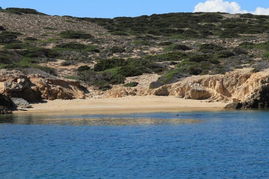 From Paros: Antiparos and Despotiko Full-Day Swim Cruise - A full day on the Cycladic Sea