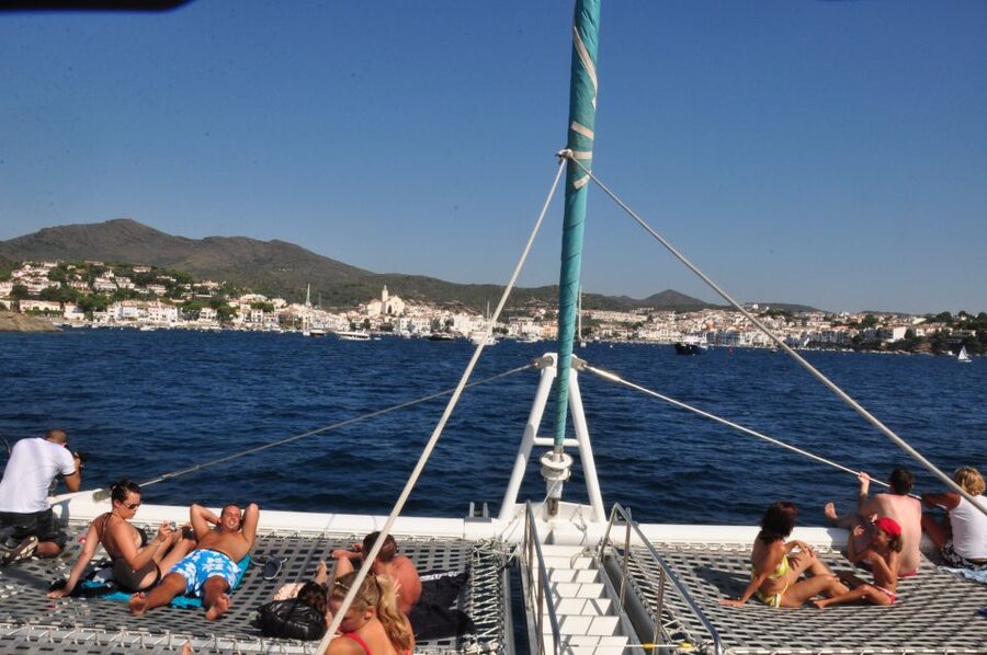 From Roses: Catamaran Cruise Cap Norfeu - Cadaqués - Seeing Cadaqués Bay from the water