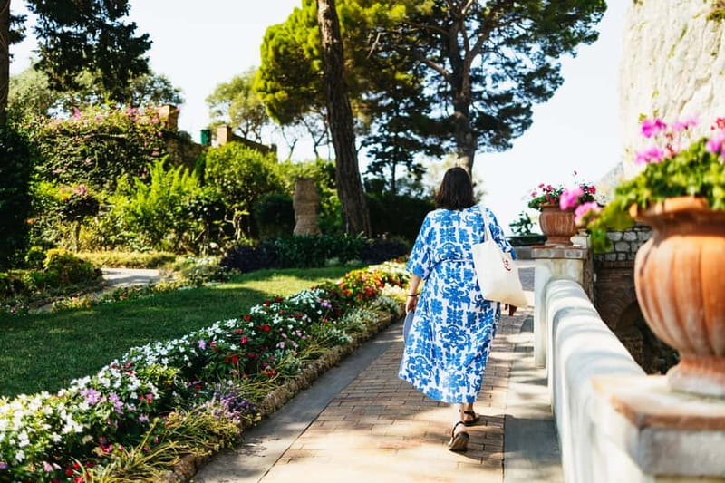 From Sorrento/Nerano: Capri Island Cruise with Guide Onboard - The return cruise around Capri