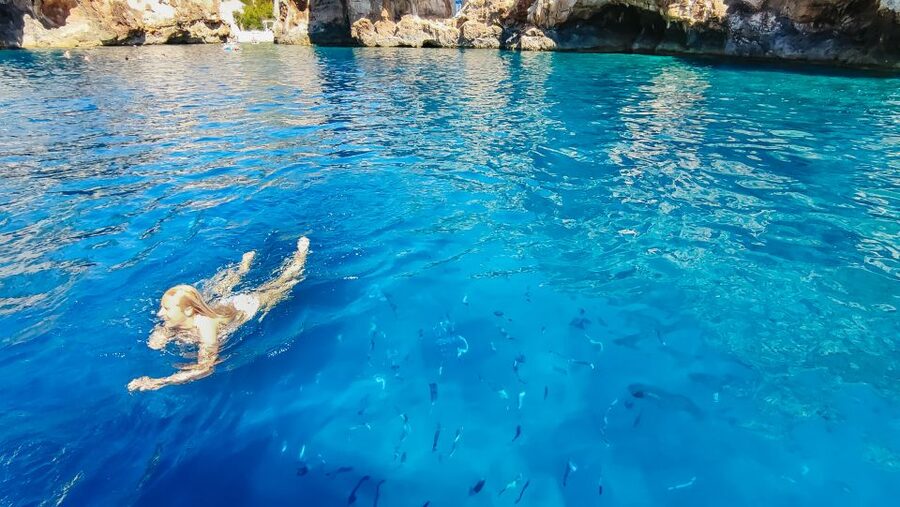 From Split: Blue Cave & 5 Islands with Vis & Hvar Boat Tour - Komiža, Vis, and the feel of a real fishing village