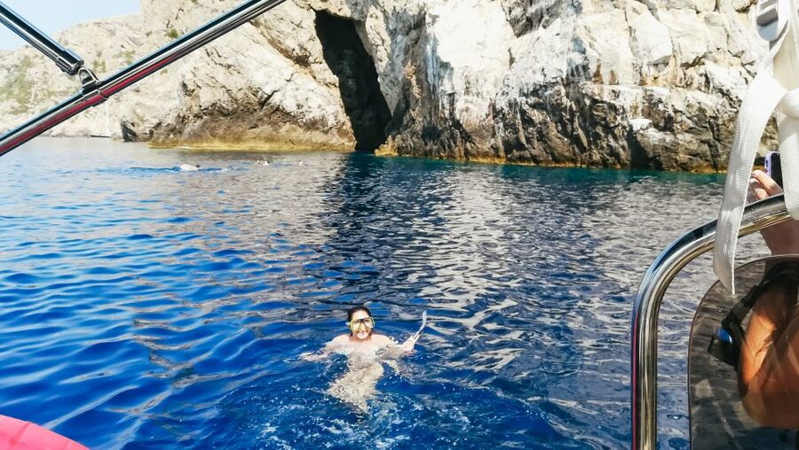 From Split: Blue Cave & 5 Islands with Vis & Hvar Boat Tour - Stiniva Cove and the limits of a photo stop
