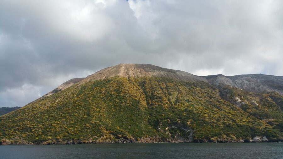 From Taormina: Lipari and Vulcano Mini Cruise Aeolian Tour - The boat crossing to Lipari