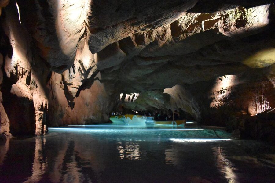 From Valencia: Cueva de Sant Josep Boat Tour with Guide - How the guides shape the experience