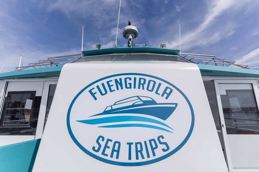 Fuengirola: Catamaran Tour to Spot Dolphins - Crew, languages, and the level of guiding