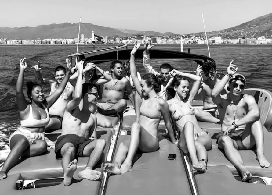 Fuengirola: Dolphin Watching by Yacht with Snacks and Drinks - Setting out from Fuengirola port