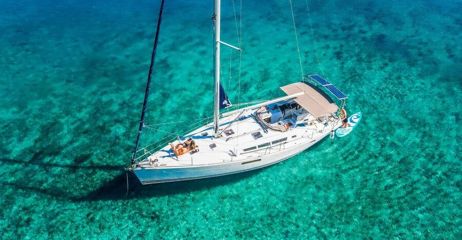 Heraklion: Dia Island Sailboat Cruise with Swimming and Meal - What the crew adds to the day
