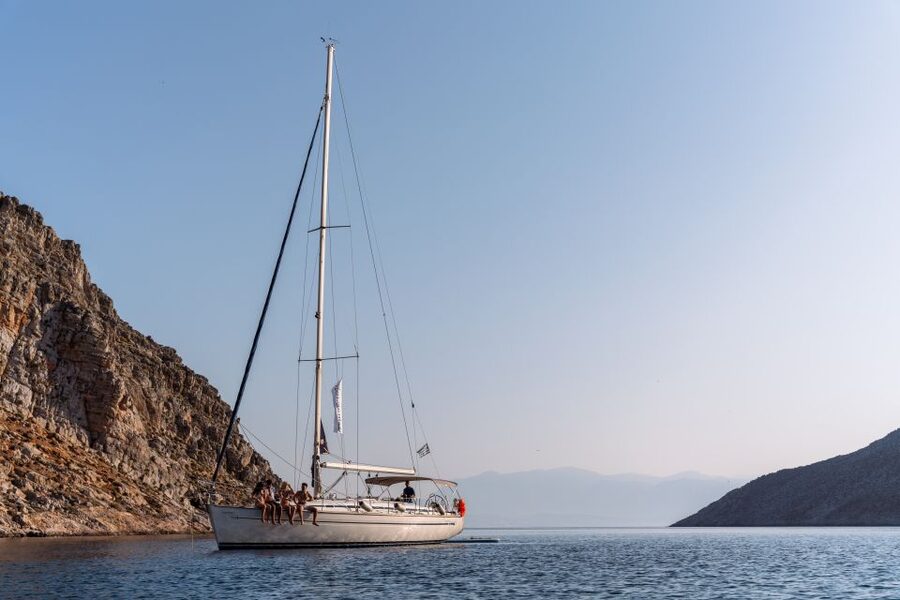 Heraklion: Dia Island Sailing Cruise with Snorkeling - Full-day food, drinks, and the second bay