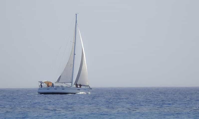 Heraklion: Sailing Cruise to Dia Island with Drinks and Meal - Leaving Heraklion by Sail