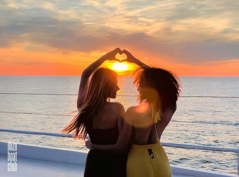 Ibiza: Formentera Sunset Boat Part with Drinks and Food - Brunch after 45 minutes on the water