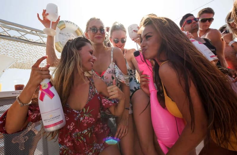 Ibiza: Half Day Pass at Ibiza Boat Club with Brunch & Drinks - Who should book this experience?
