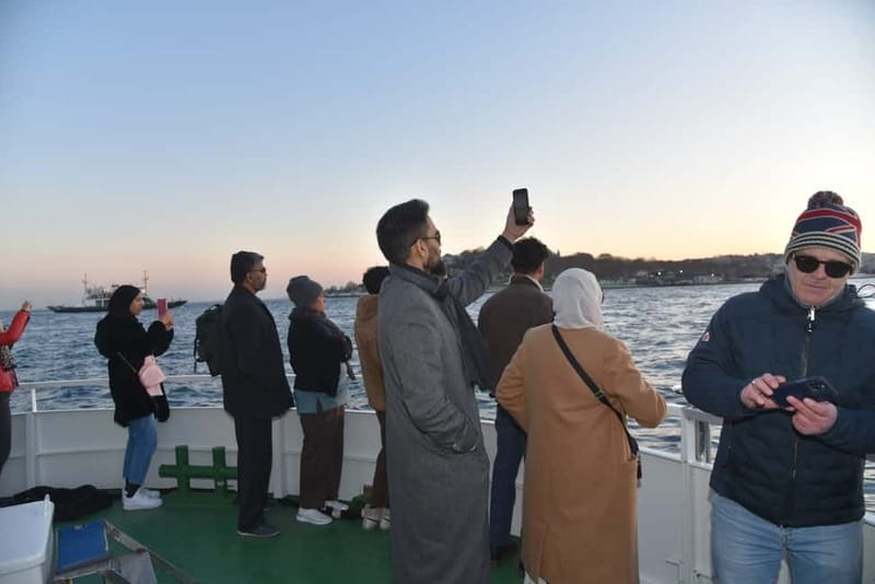 Istanbul Bosphorus: 3-Hour Day Cruise's with Asian Side Stop - What the boat is like