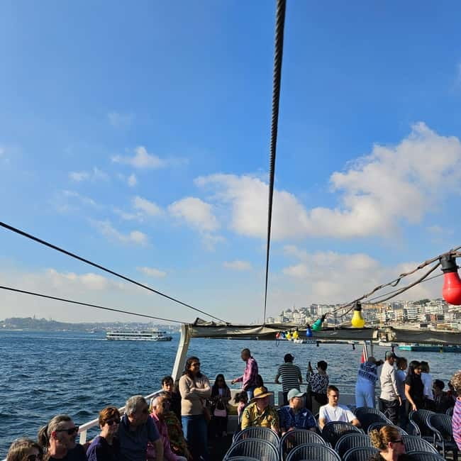 Istanbul Bosphorus: 3-Hour Day Cruise's with Asian Side Stop - From Galata Tower to Ortaköy Mosque