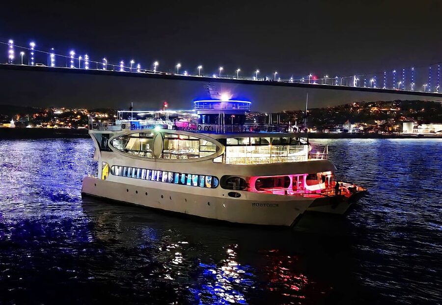 Istanbul: Bosphorus Cruise with Dinner Show - Boarding at Kabatas and getting settled