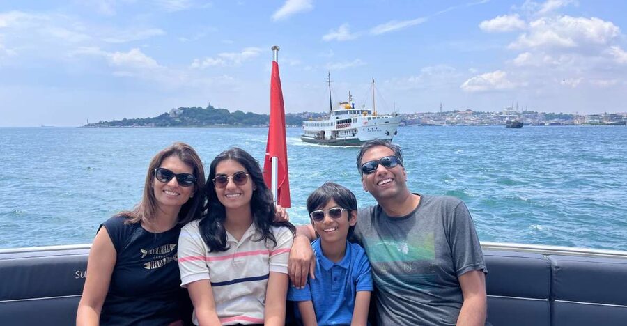 Istanbul: Bosphorus Cruise with Stopover on the Asian Side - Dolmabahçe begins the European-side cruise