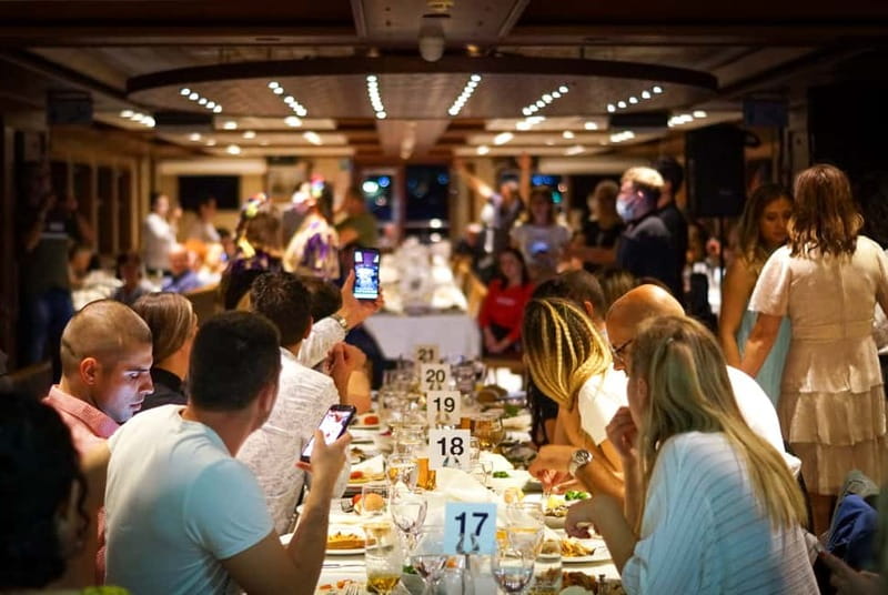 Istanbul: Bosphorus Dinner Cruise & Turkish Night Show - Palaces and bridges along the European shore