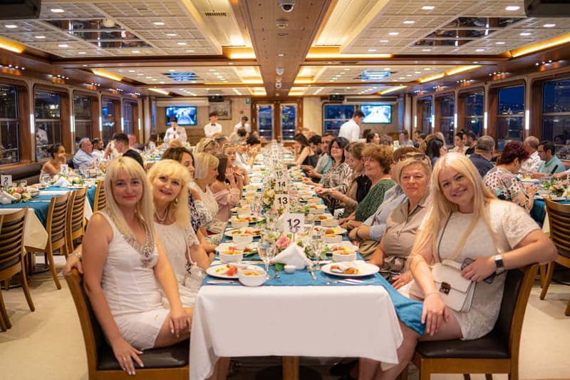 Istanbul: Bosphorus Dinner Cruise & Turkish Night Show - Seating, photos, and the practical trade-offs