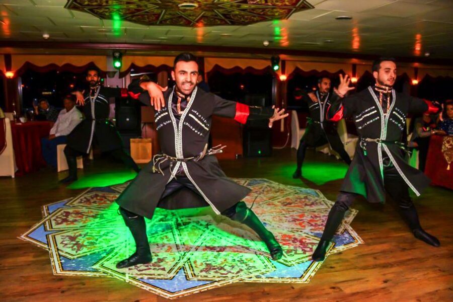 Istanbul: Bosphorus Dinner Cruise w/ Drinks & Entertainment - Beylerbeyi Palace, Maiden’s Tower, and the Asian shore