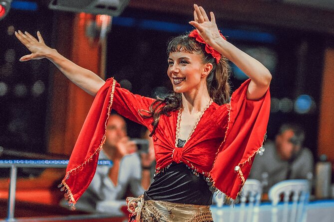 Istanbul: Bosphorus Dinner Cruise with Turkish Night Show - What arrives on your dinner plate