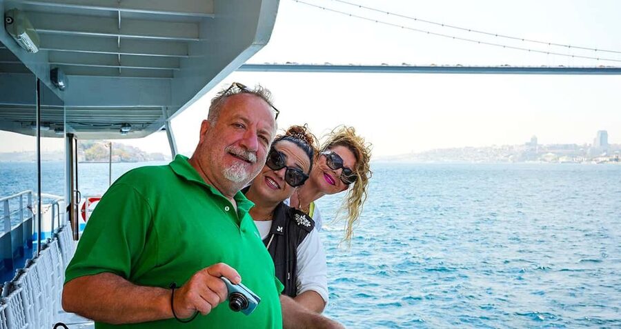 Istanbul: Bosphorus & Golden Horn Cruise Daytime or Sunset - Rumeli Fortress and the northern stretch