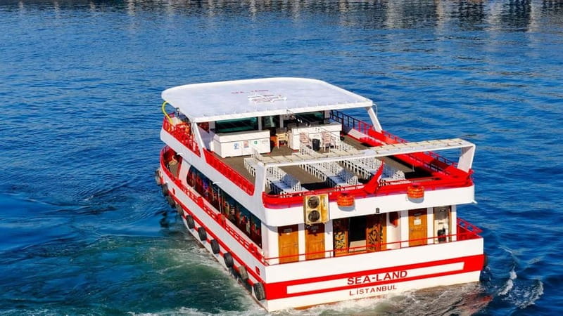 Istanbul: Bosphorus Sightseeing Cruise Tour with Audio Guide - Asian-shore views from Kuleli to Üsküdar