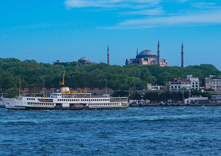 Istanbul: Bosphorus Sightseeing Cruise with Sunset Option - What the audio guide adds