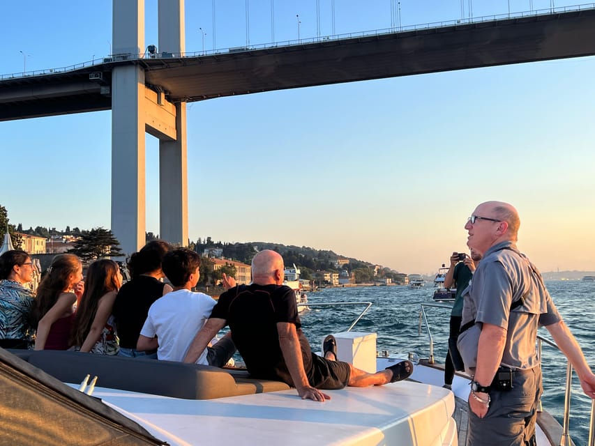 Istanbul: Bosphorus Sunset Cruise on a Luxury Yacht - Rumeli Fortress and the Fatih Sultan Mehmet Bridge