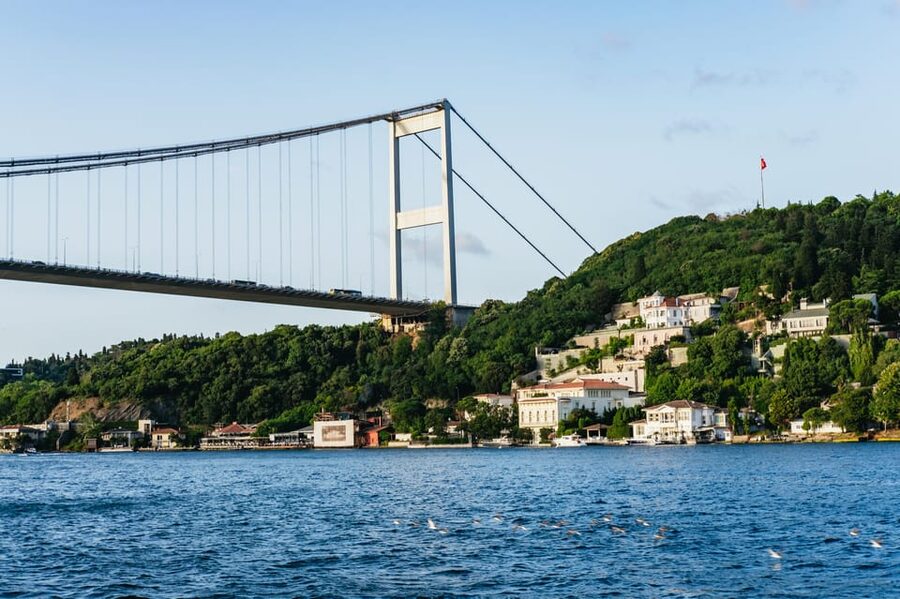 Istanbul: Bosphorus Sunset Cruise on a Luxury Yacht - Beylerbeyi, Uskudar, and Maiden’s Tower