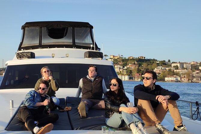 Istanbul Bosphorus Sunset Cruise on Luxury Yacht - Kuleli, Beylerbeyi, and Üsküdar