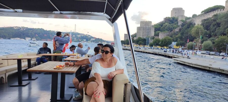Istanbul: Bosphorus Sunset Cruise on Yacht with Live Guide - Beylerbeyi Palace and the approach to Maiden’s Tower