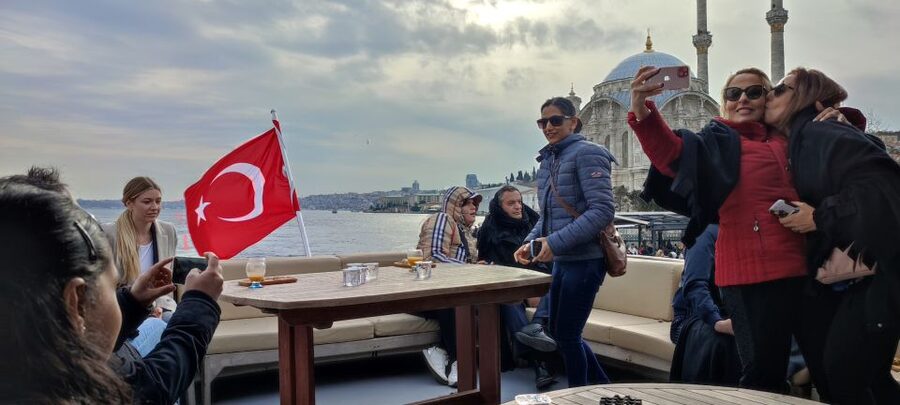 Istanbul: Bosphorus Sunset Cruise on Yacht with Live Guide - The old city lights up on the way back
