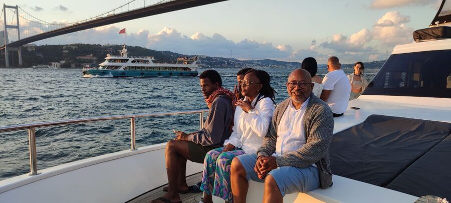 Istanbul: Bosphorus Sunset Cruise on Yacht with Live Guide - Boarding at Kabataş