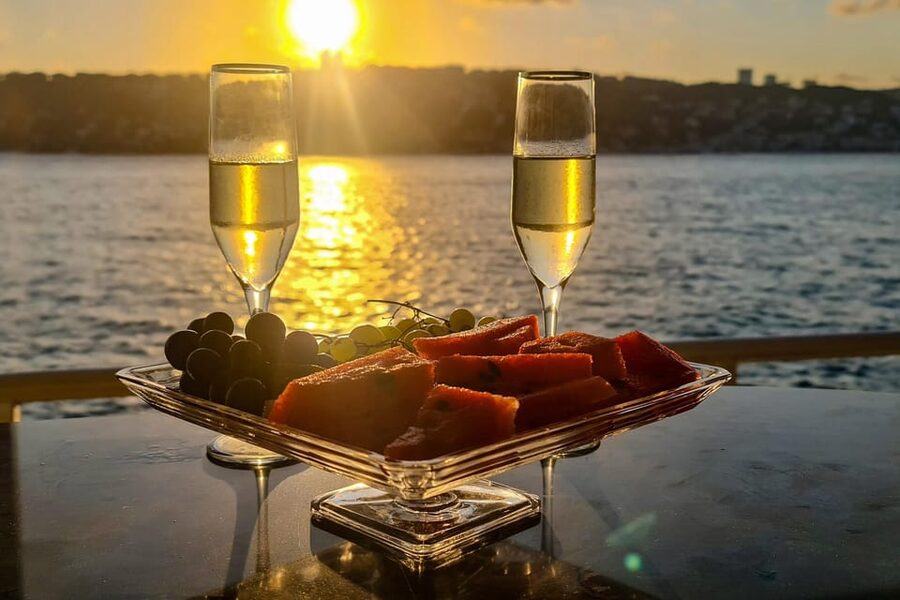 Istanbul: Bosphorus Sunset Cruise with Drinks & Snack - Beylerbeyi Palace and the return south
