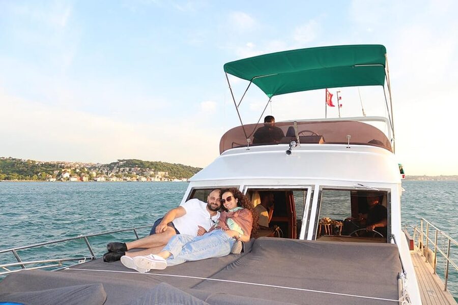 Istanbul: Bosphorus Yacht Cruise at Sunset with Snacks - Sailing past Dolmabahçe Palace