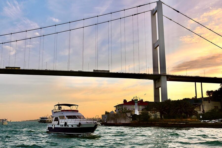 Istanbul: Bosphorus Yacht Cruise at Sunset with Snacks - Practical tips for a smoother cruise